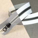 Trouser/pocket zipper - reflective, not divisible