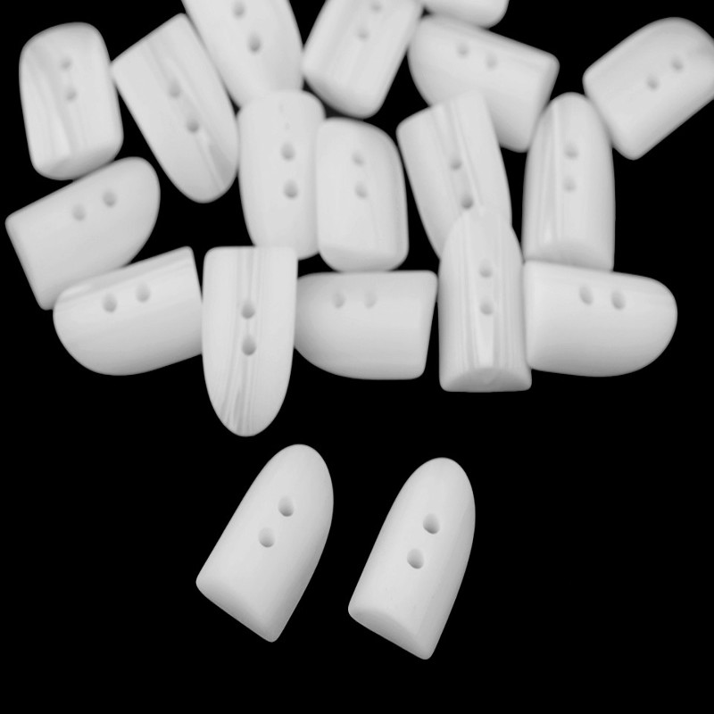Designer button - white 11 x 18mm
