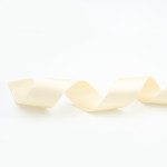 Bande satin 25 mm crème 09