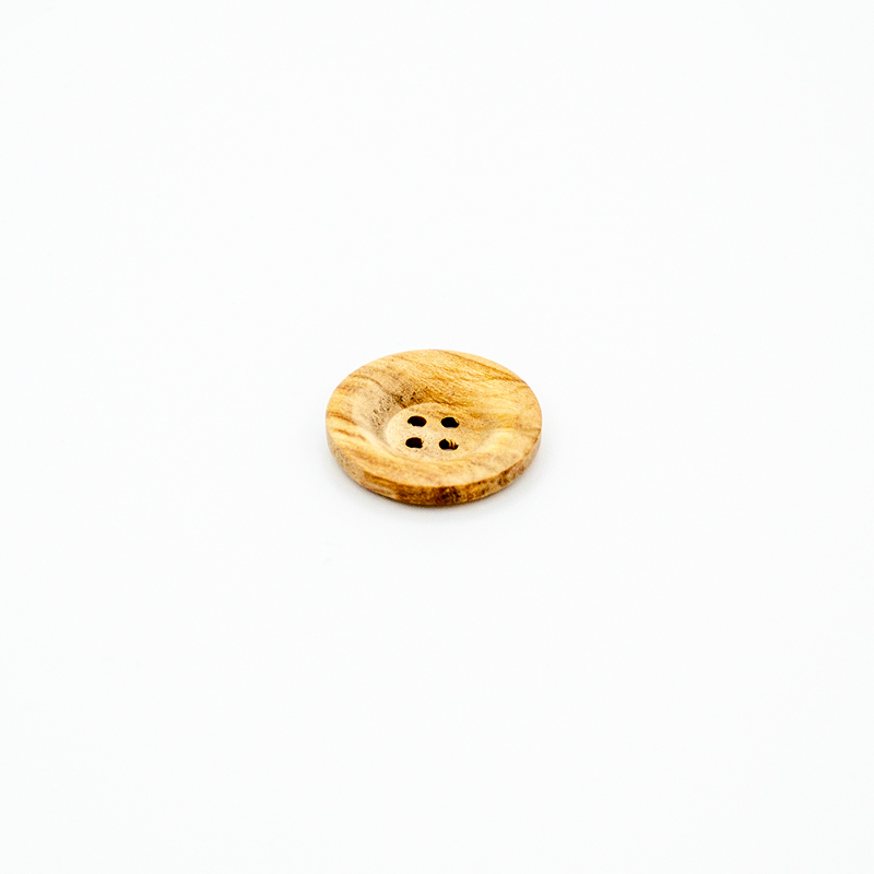 Wooden button 4-hole 26 brown (b)