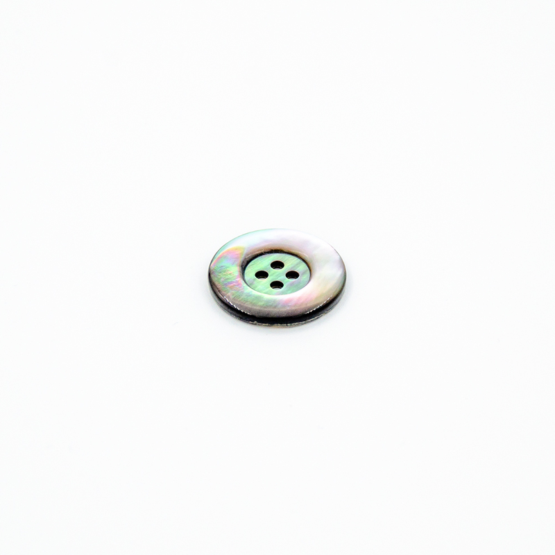 4-hole button - mother of pearl 25mm (b)