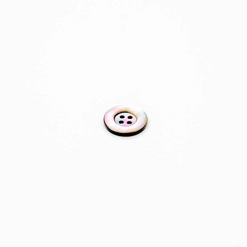 4-hole button - mother of pearl 20mm (b)